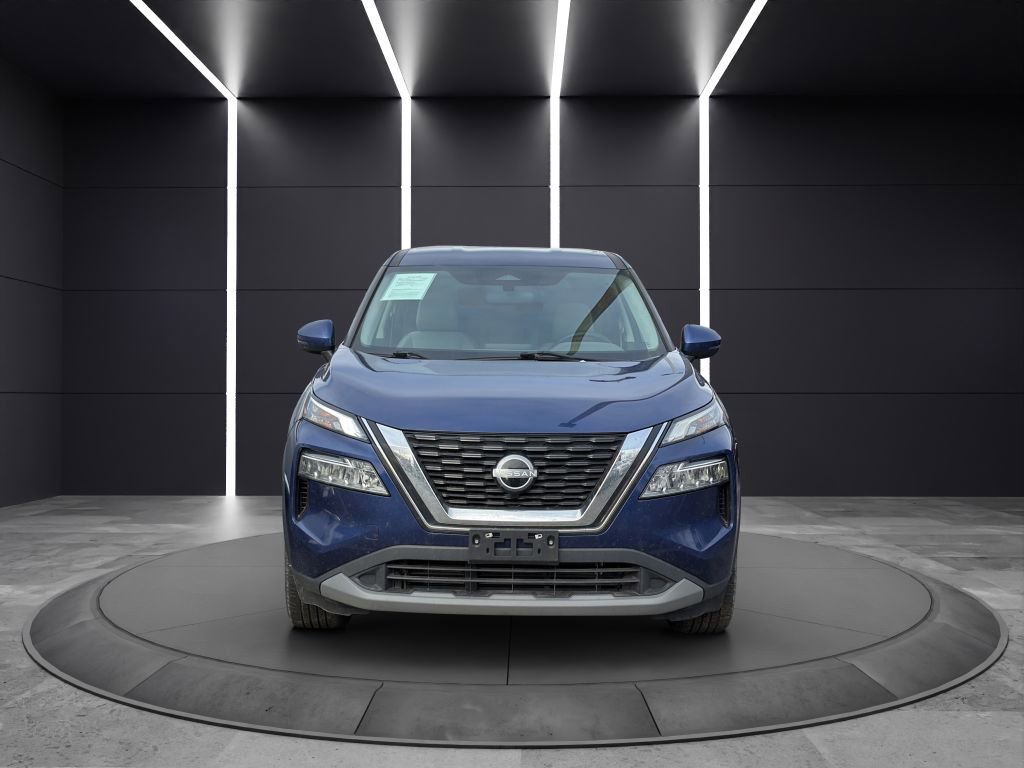 Used 2022 Nissan Rogue SV image 2