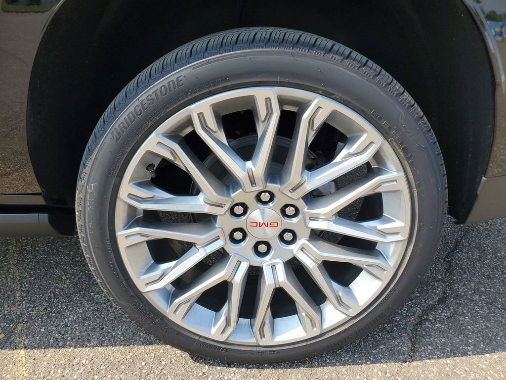 New 2025 GMC Yukon XL Denali w/ Denali Reserve Package image 35