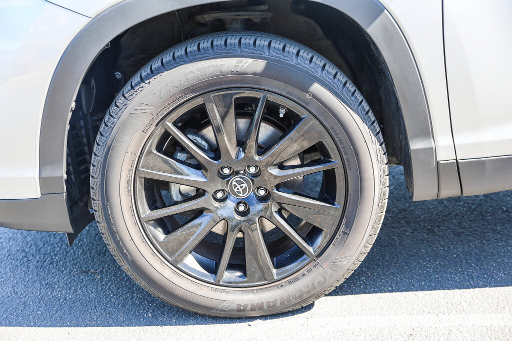 Used 2019 Toyota Highlander SE FWD image 32