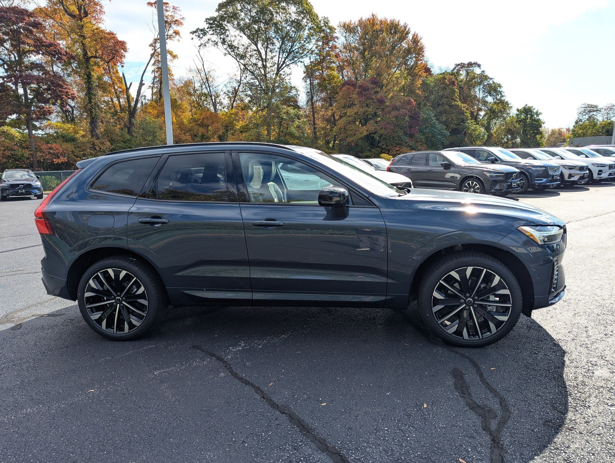 New 2026 Volvo XC60 B5 Ultra w/ Protection Package Premier image 3