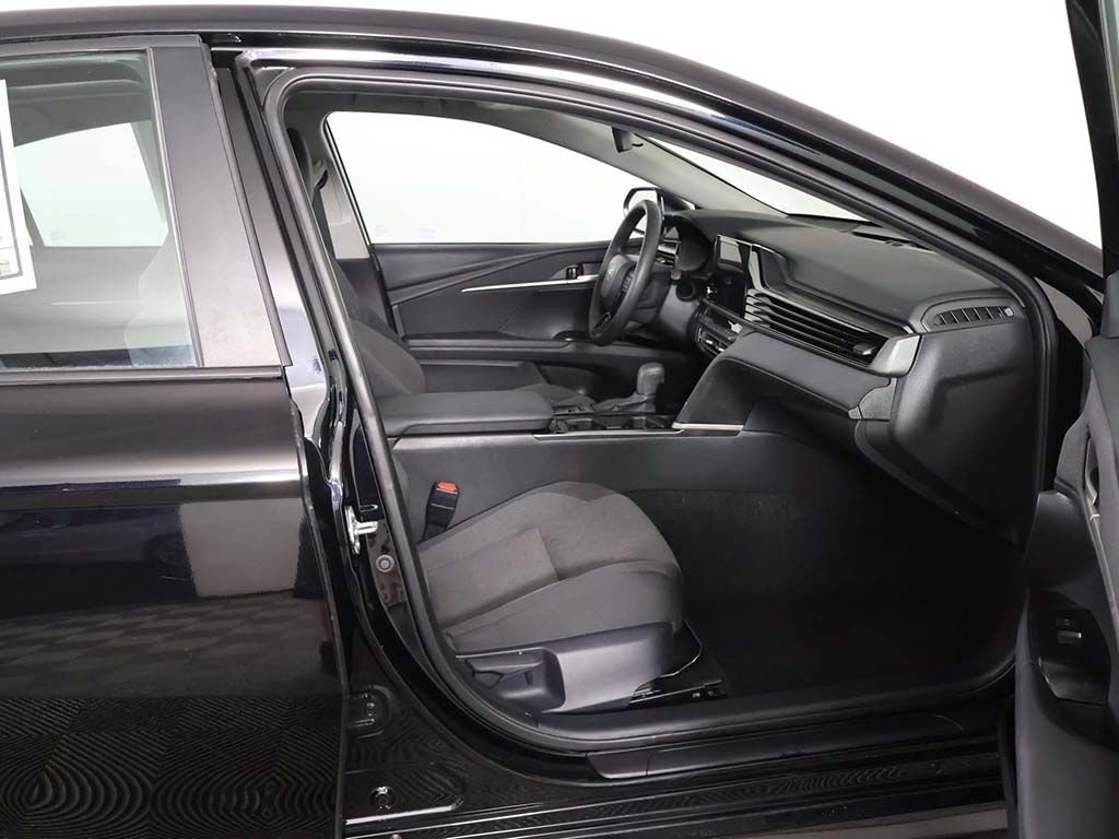 Used 2025 Toyota Camry LE FWD image 27
