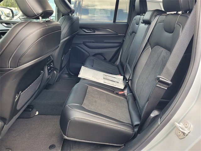 New 2025 Jeep Grand Cherokee Laredo image 7