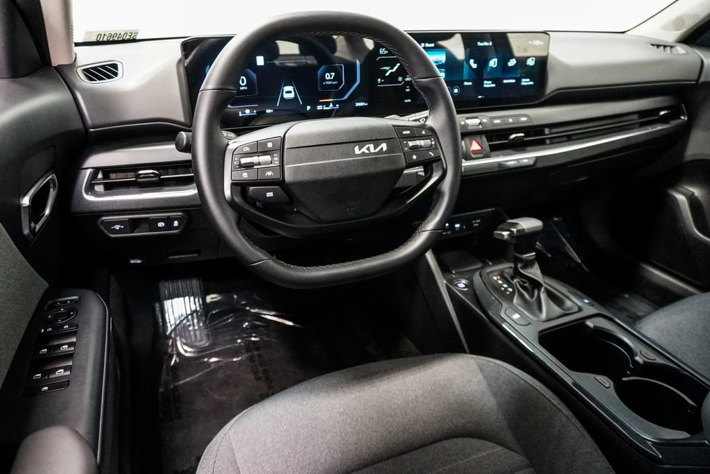 Used 2025 Kia K4 EX image 13