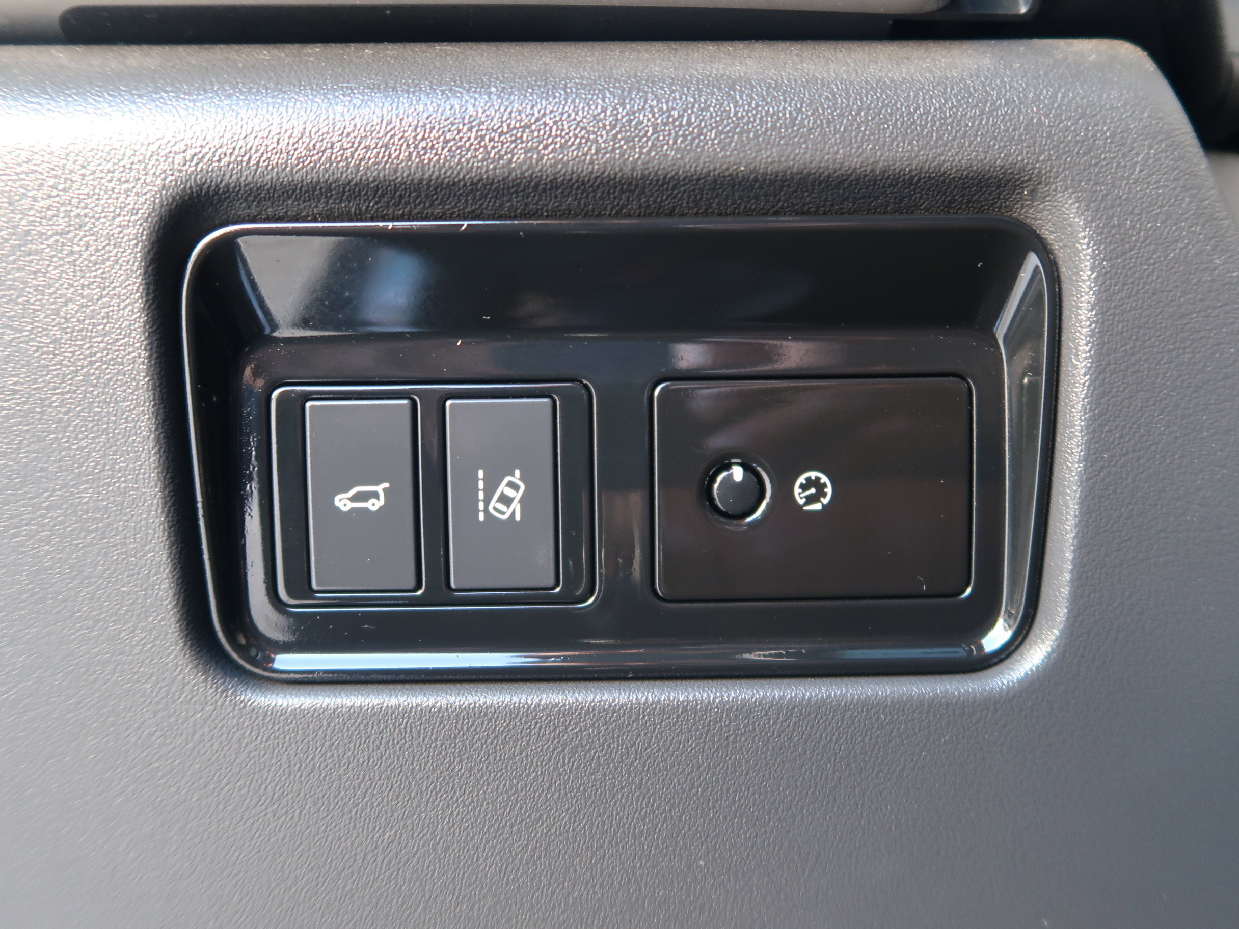 Used 2018 Jaguar F-PACE Portfolio image 25