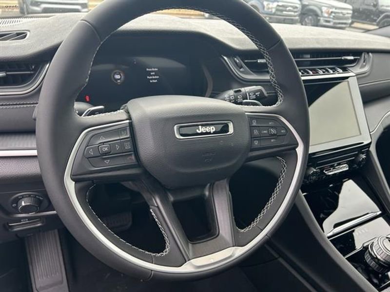 New 2025 Jeep Grand Cherokee L Laredo w/ Trailer Tow Package image 9