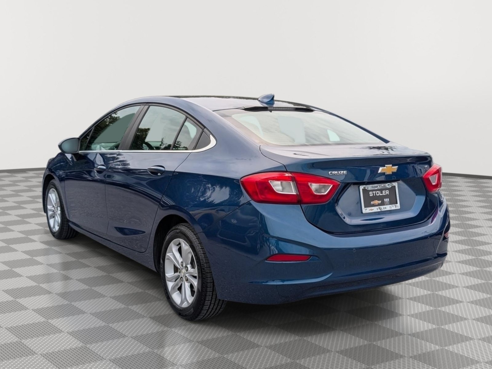 Used 2019 Chevrolet Cruze LT w/ Convenience Package FWD image 3
