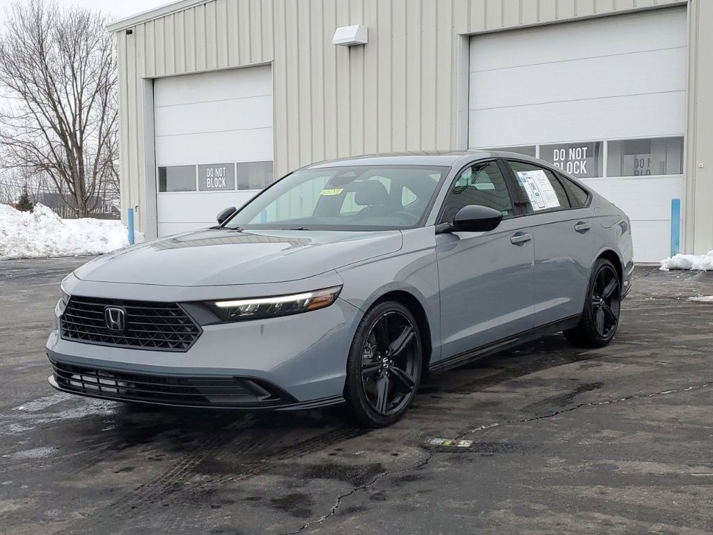 Used 2025 Honda Accord Sport image 3