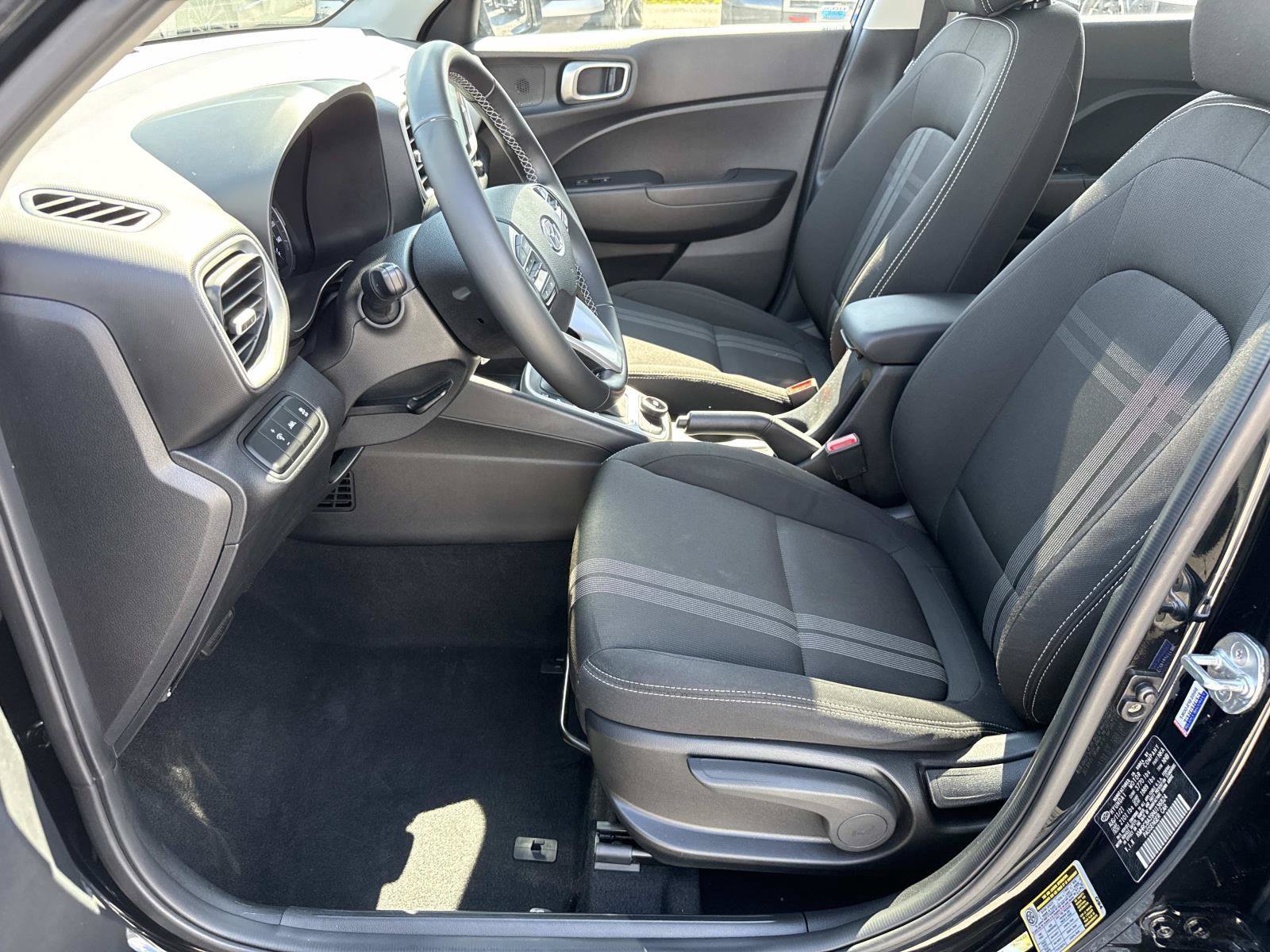 Certified 2022 Hyundai Venue SEL FWD image 23
