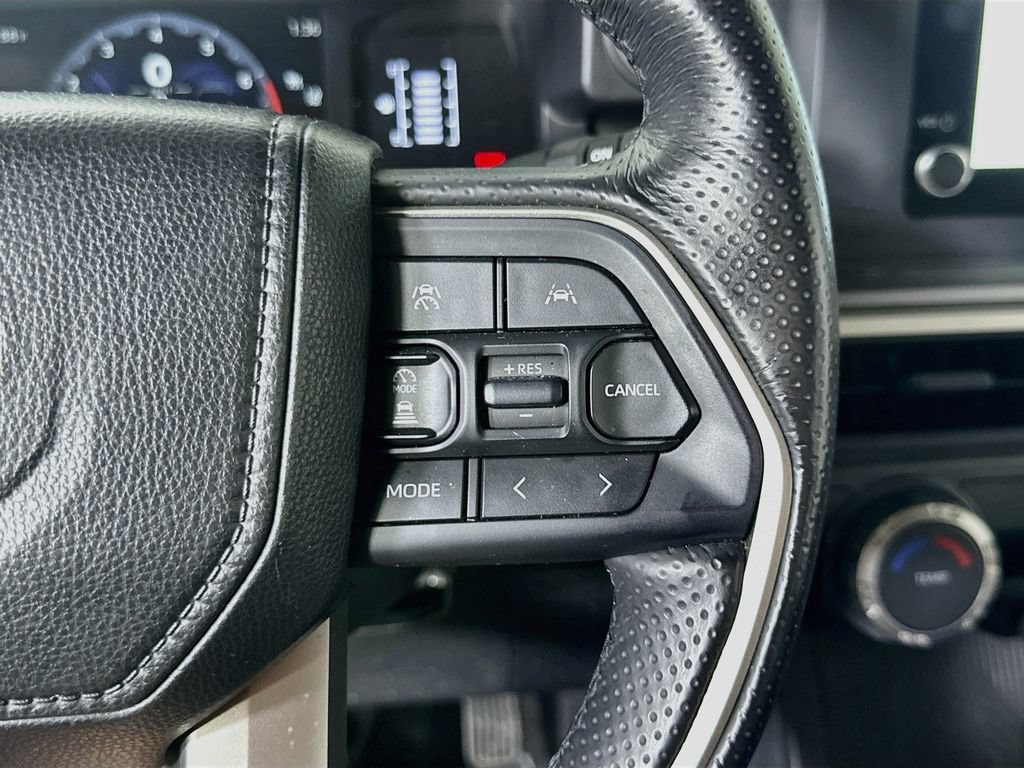 Used 2025 Toyota 4Runner SR5 AWD/4WD image 26