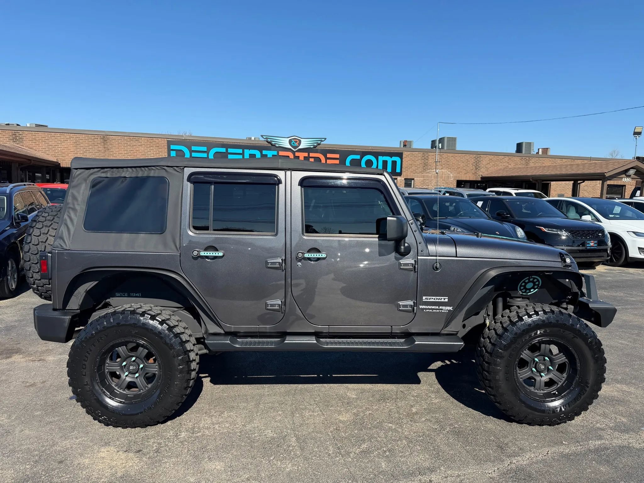 Used 2018 Jeep Wrangler Unlimited Sport S image 2