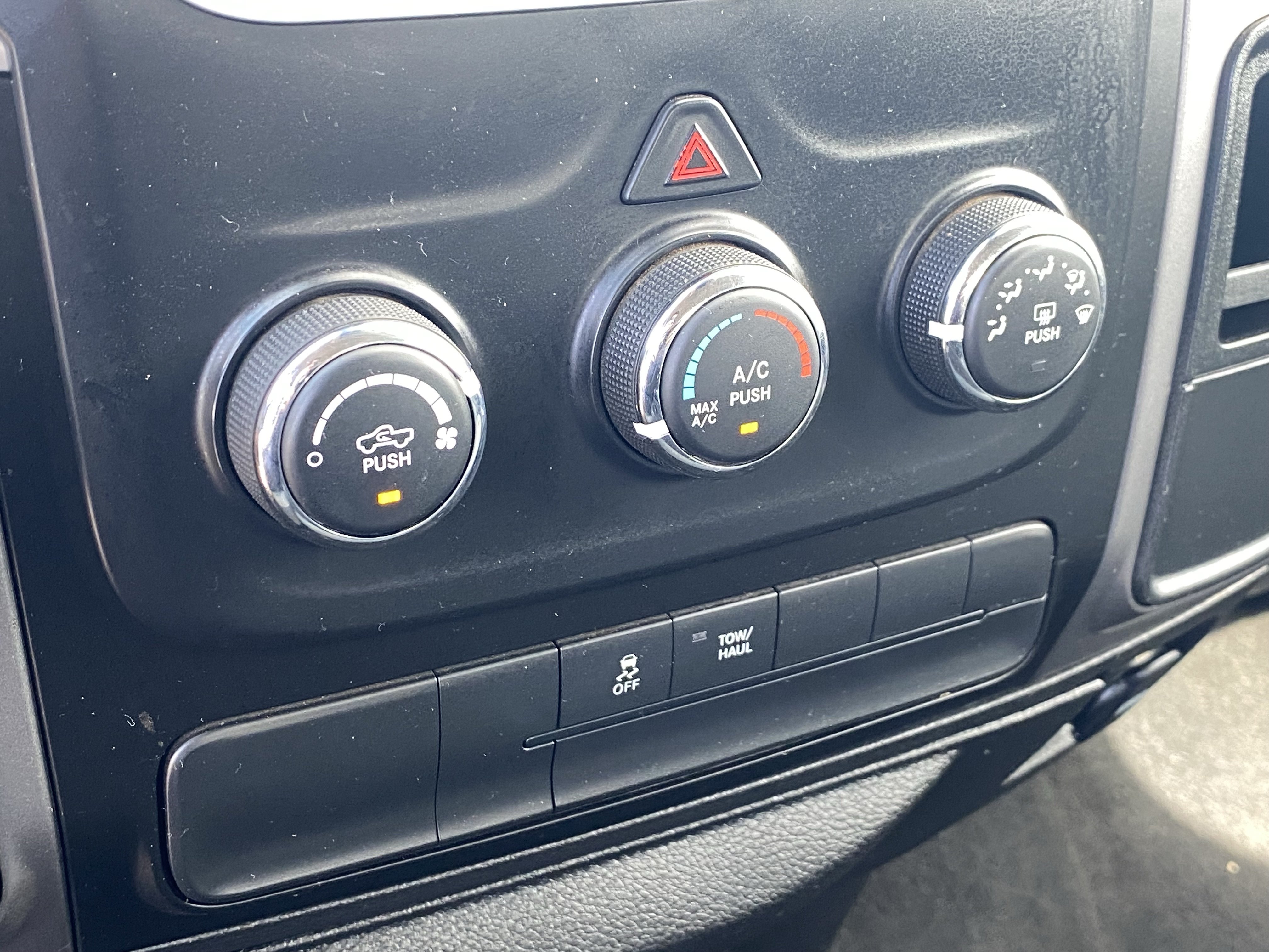 Used 2022 RAM 1500 Classic SLT RWD image 23