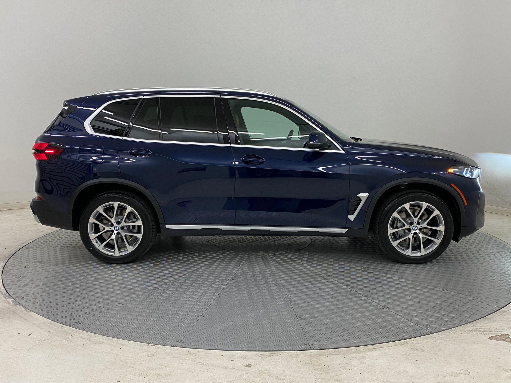 Used 2026 BMW X5 xDrive40i w/ Climate Comfort Package image 7