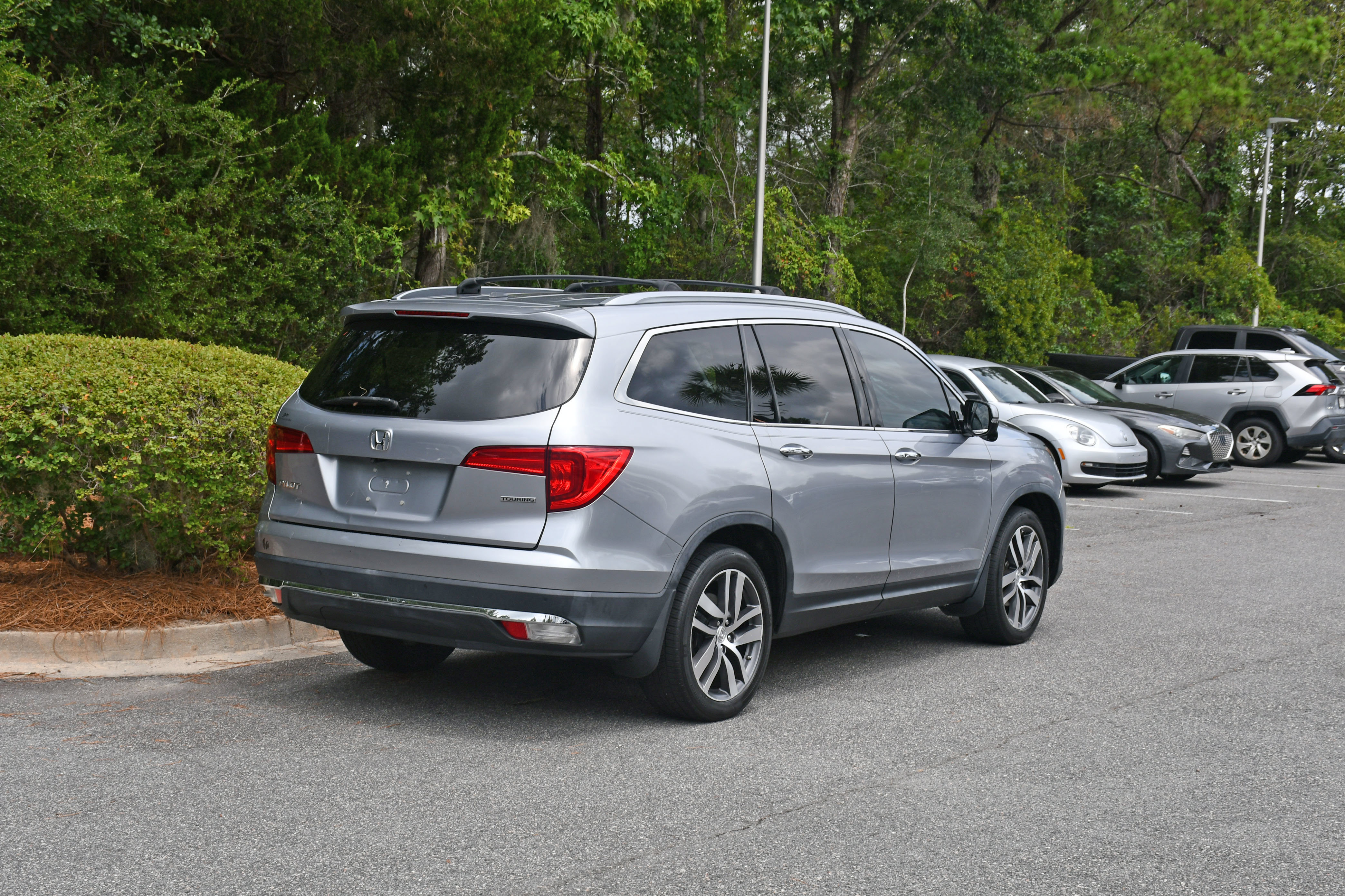 Used 2017 Honda Pilot Touring image 4