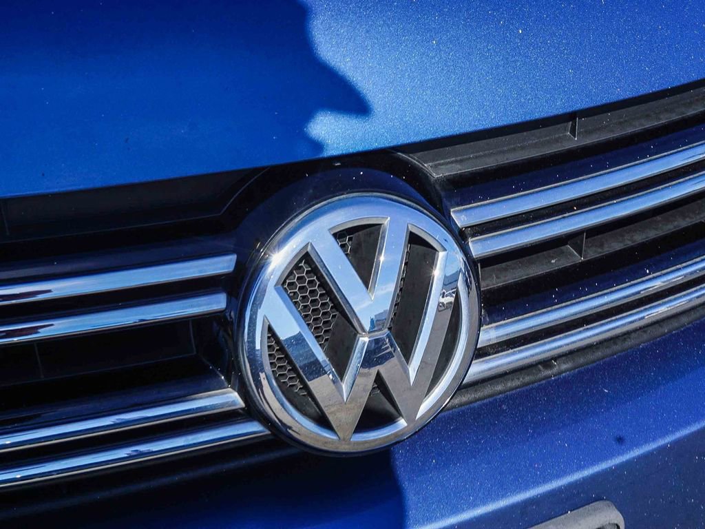 Used 2017 Volkswagen Tiguan S image 11