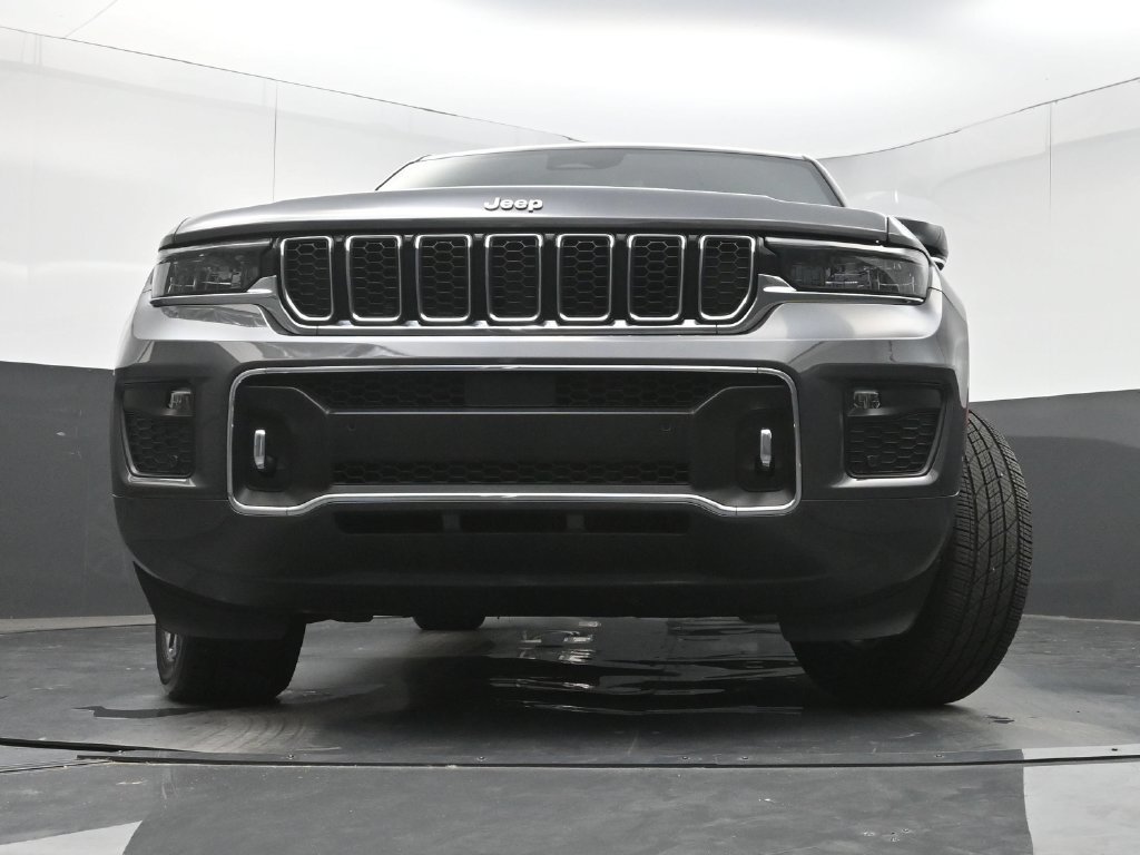 Used 2022 Jeep Grand Cherokee Overland w/ Luxury Tech Group IV RWD image 32