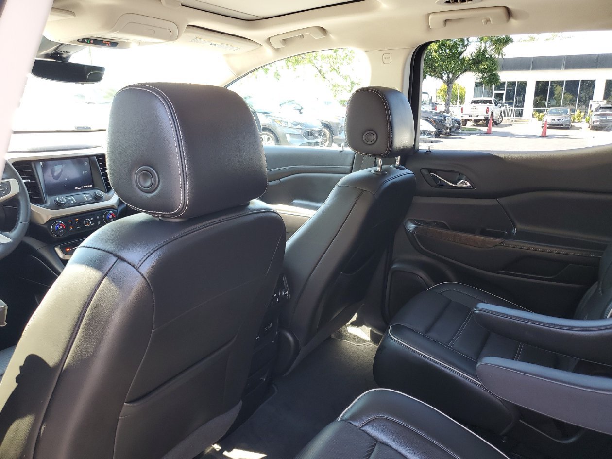 Used 2023 GMC Acadia Denali w/ Denali Ultimate Package FWD image 9