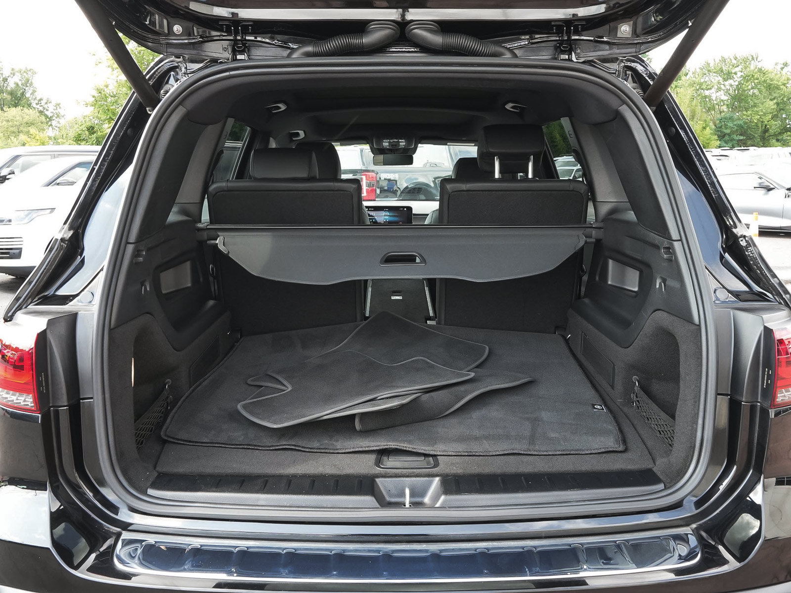 Used 2023 Mercedes-Benz EQB 300 4MATIC w/ Pinnacle Package image 57
