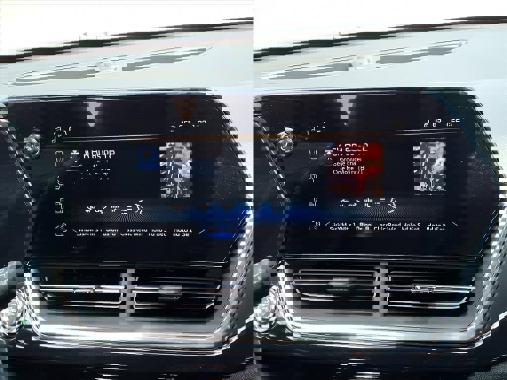 New 2026 Chevrolet Trax RS w/ Driver Confidence Package image 18