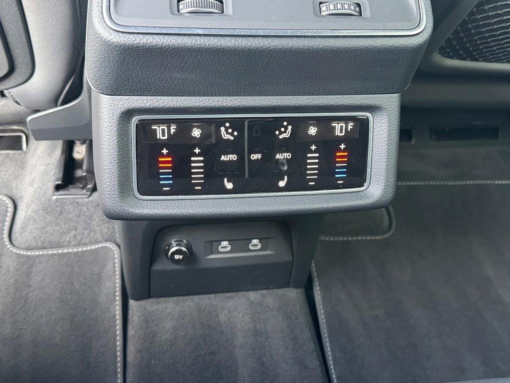 Used 2022 Audi e-tron Premium Plus image 10