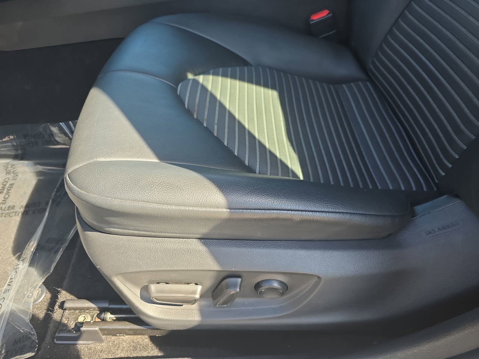 Used 2020 Toyota Camry SE FWD image 31