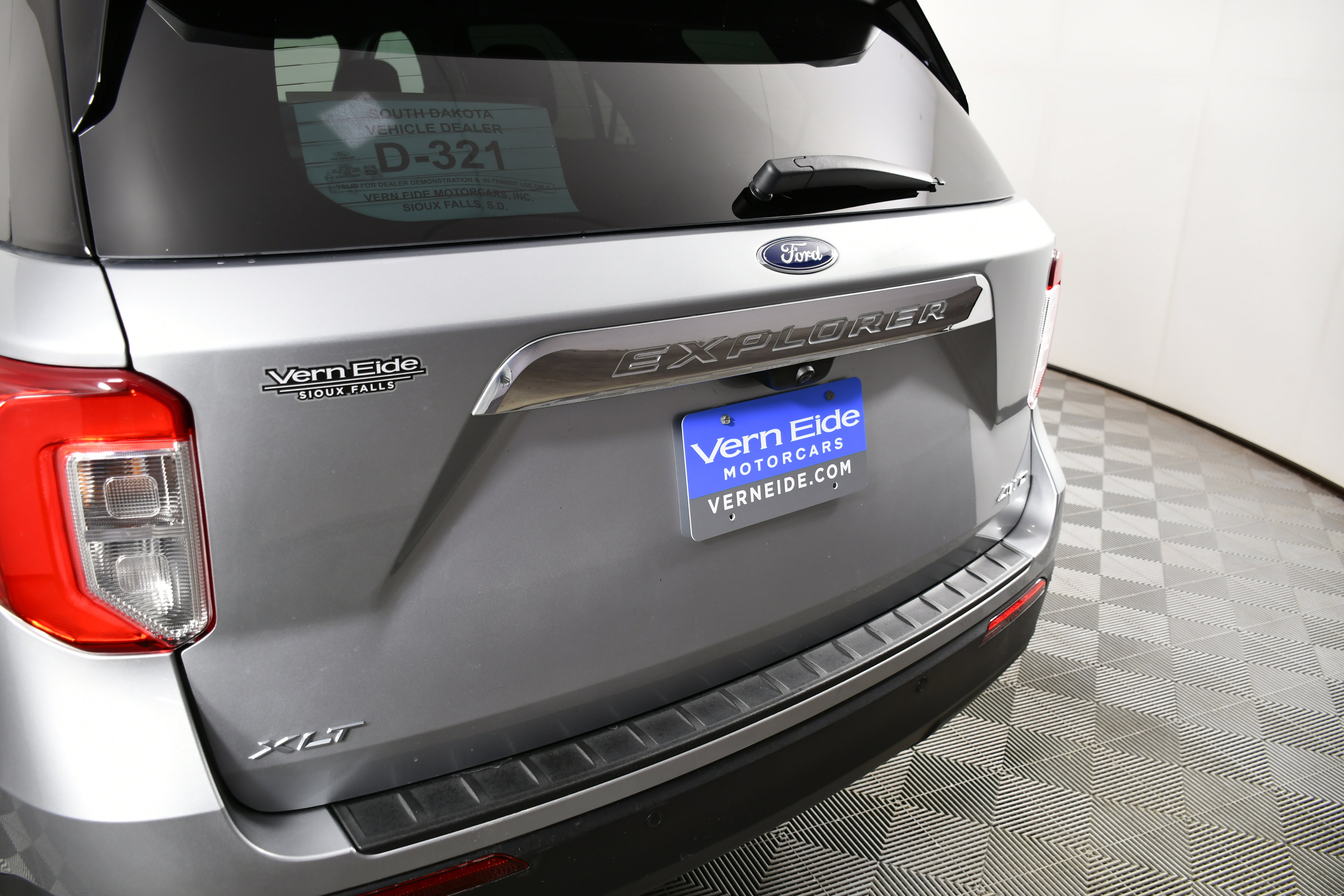 Used 2023 Ford Explorer XLT image 15