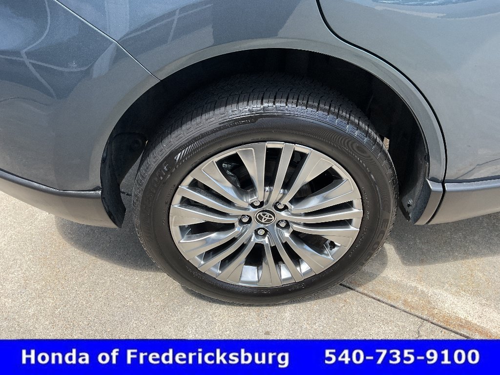 Used 2022 Toyota Venza XLE AWD/4WD image 12