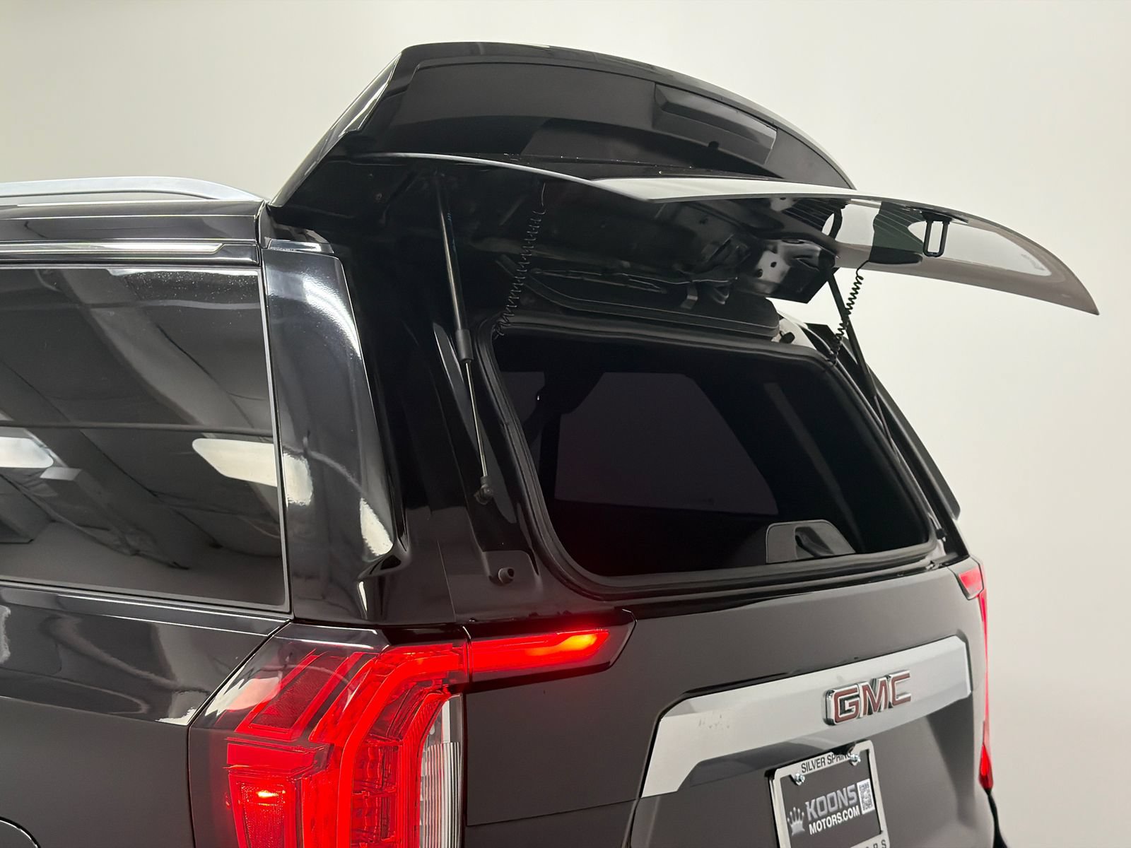 Used 2021 GMC Yukon XL Denali AWD/4WD image 9