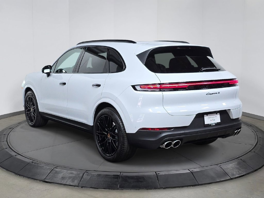 Certified 2026 Porsche Cayenne S AWD/4WD image 3