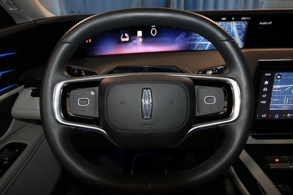 Used 2026 Lincoln Nautilus Reserve AWD/4WD image 13
