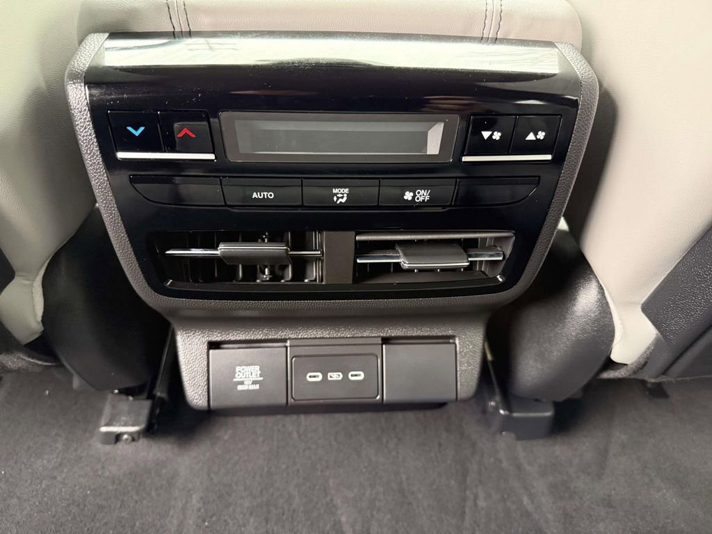Certified 2025 Acura MDX w/ Technology Package image 16