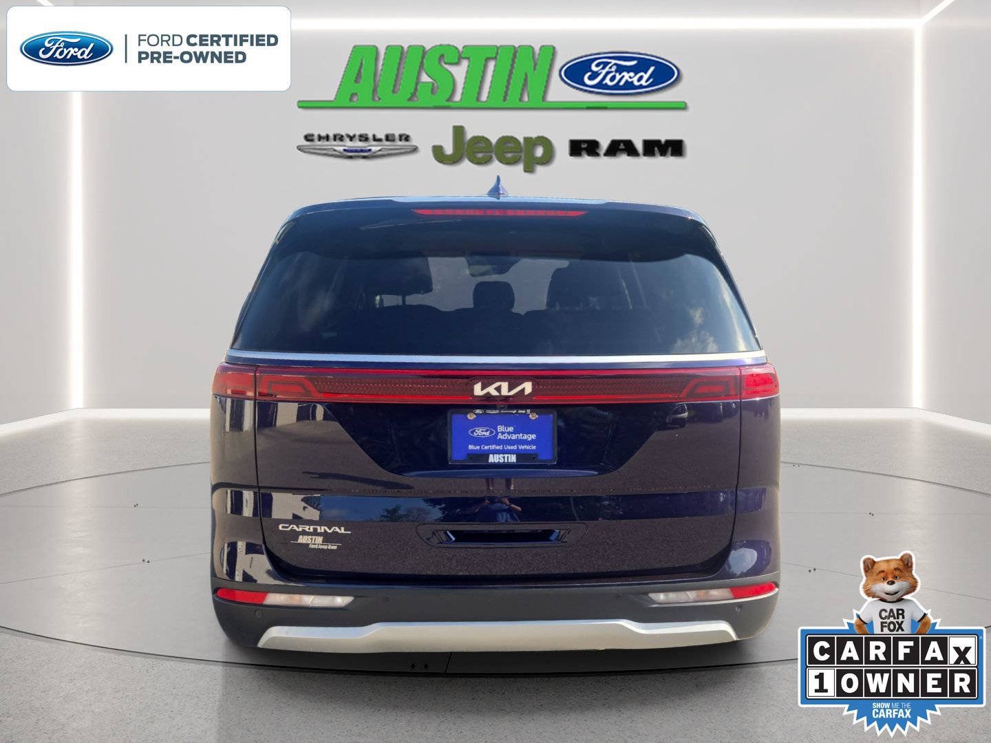 Used 2023 Kia Carnival LX FWD image 4