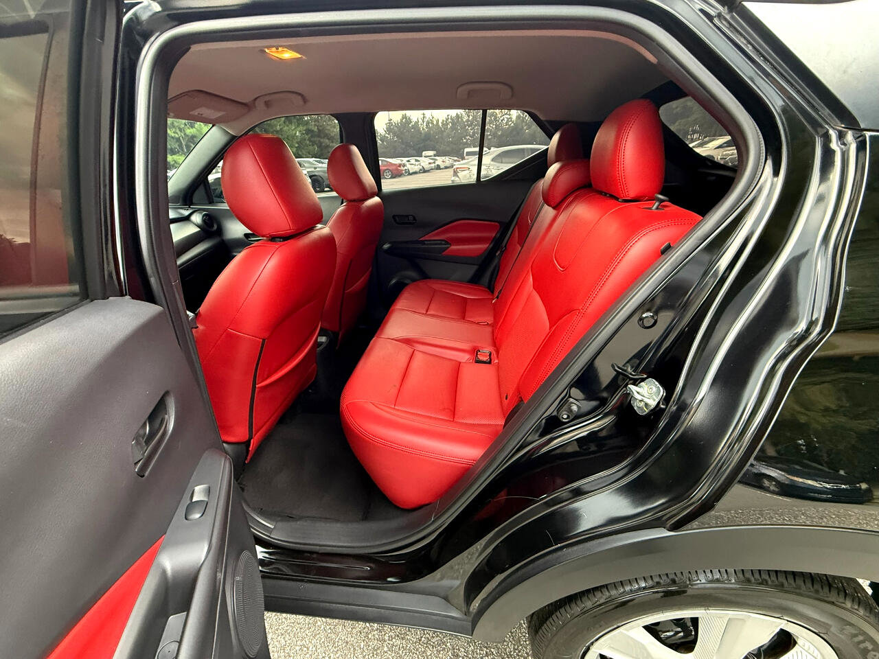 Used 2018 Nissan Kicks S image 11