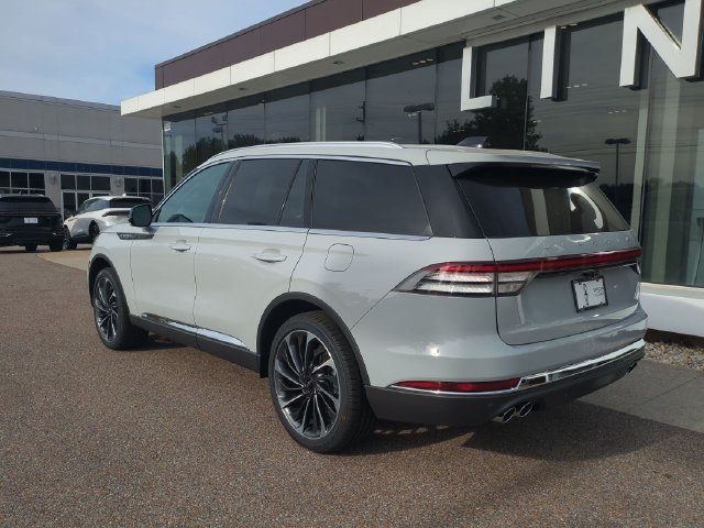 New 2027 Lincoln Aviator Reserve AWD/4WD image 3