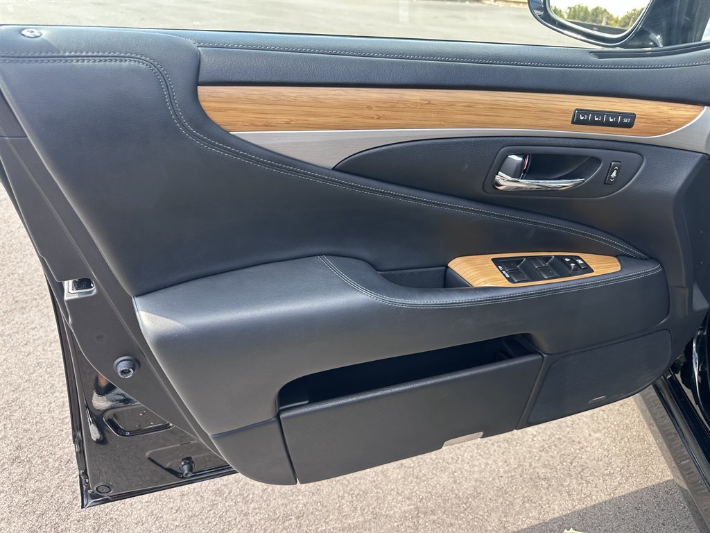 Used 2015 Lexus LS 460 L image 18