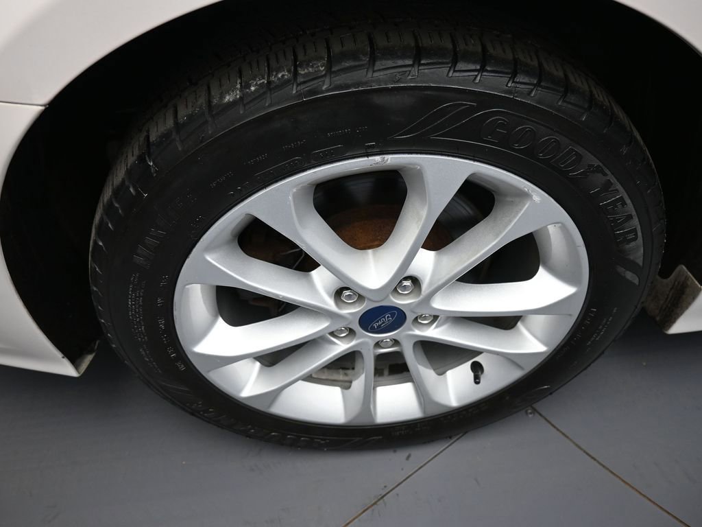 Used 2019 Ford Fusion SE FWD image 12