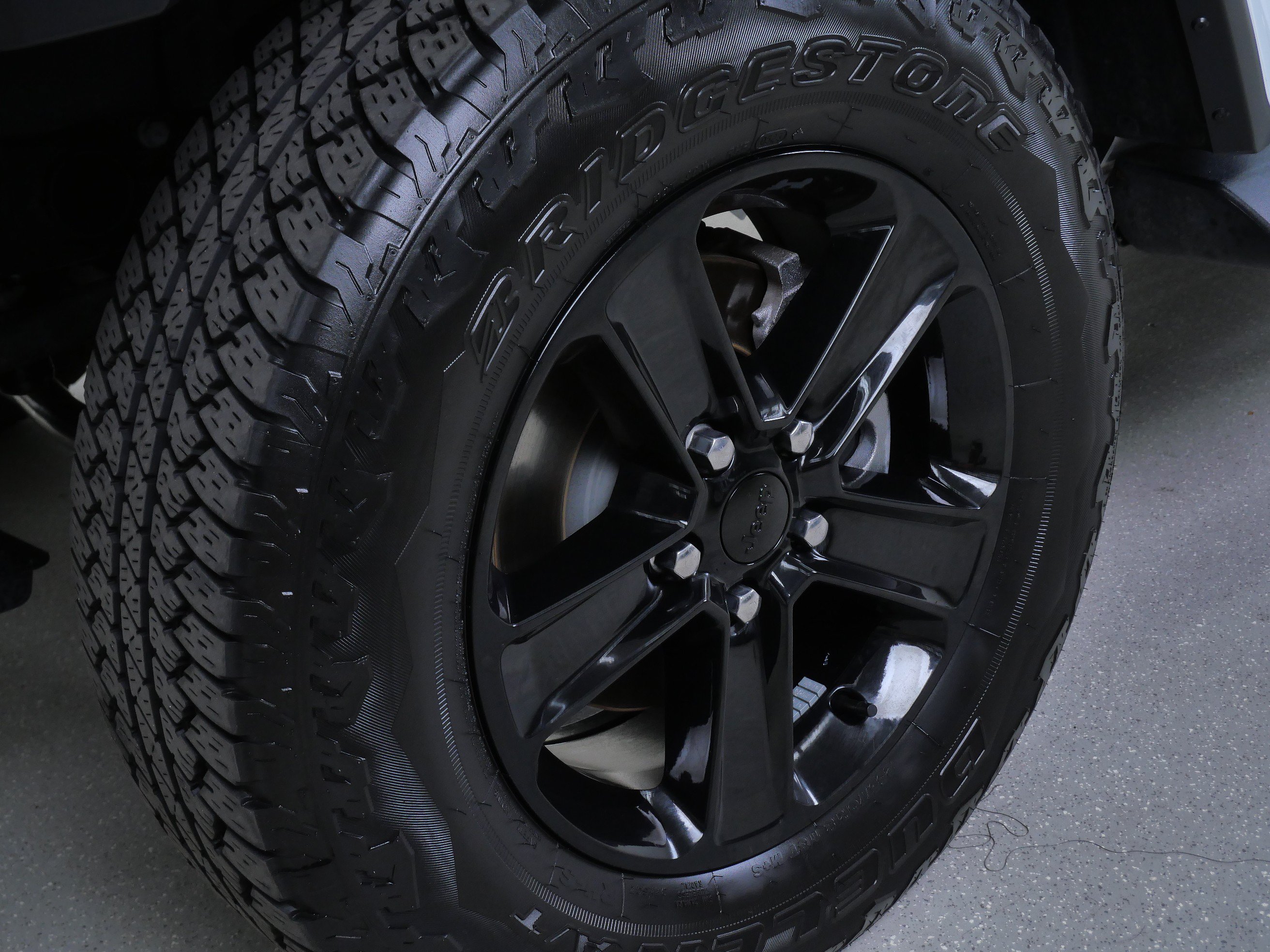 Used 2023 Jeep Wrangler Unlimited Sahara AWD/4WD image 12