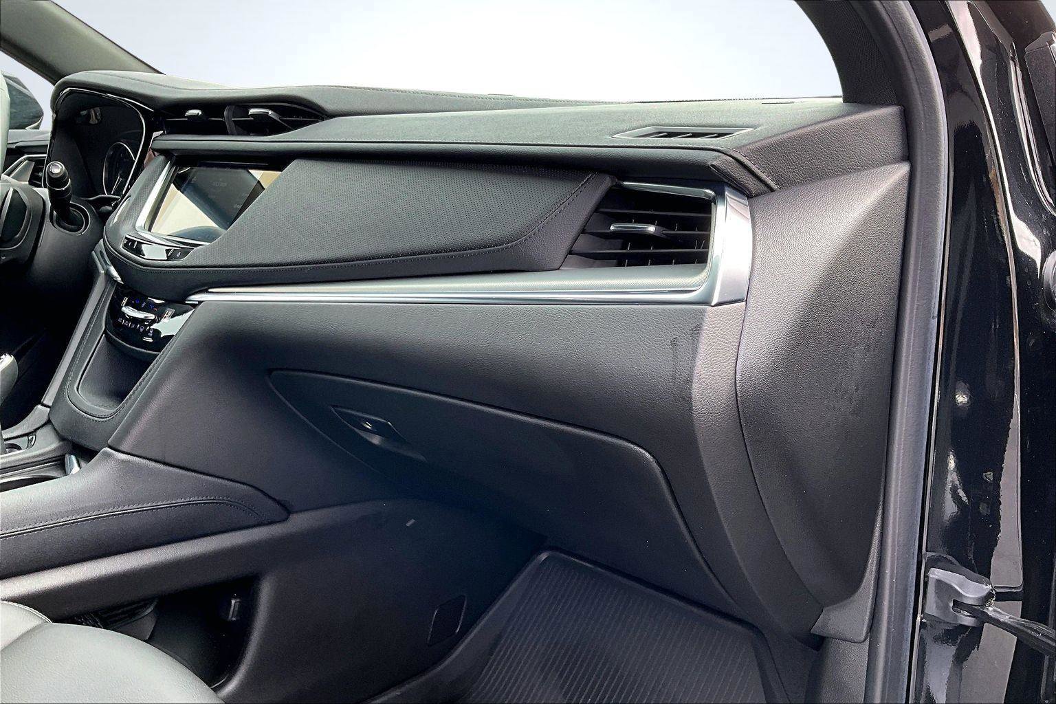 Used 2024 Cadillac XT5 Luxury w/ LPO, Floor Liner Package image 18