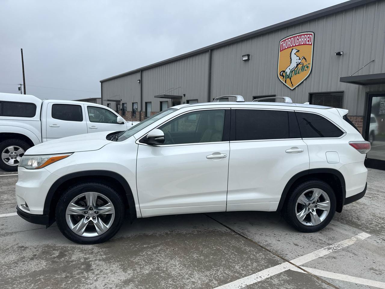 Used 2014 Toyota Highlander Limited Platinum AWD/4WD image 16