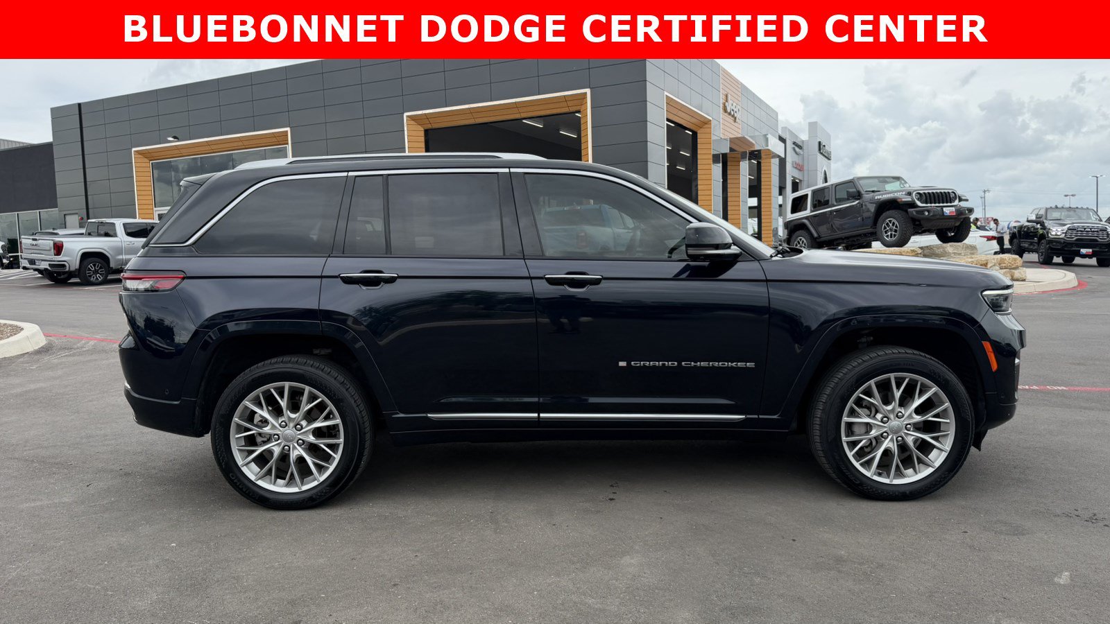 Used 2023 Jeep Grand Cherokee Summit w/ Adv Protech Group IV AWD/4WD image 4