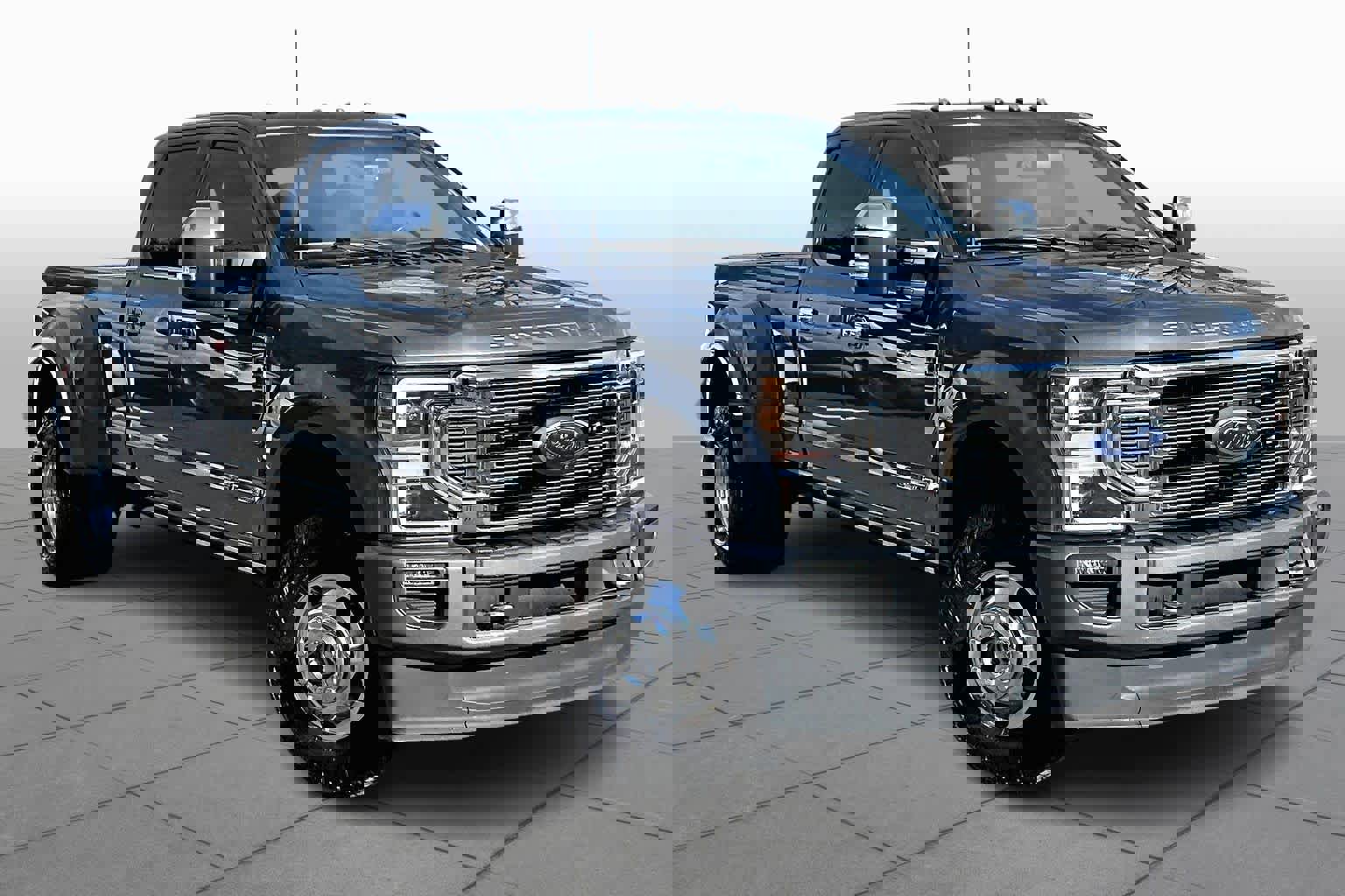 Used 2022 Ford F350 Platinum w/ FX4 Off-Road Package image 2