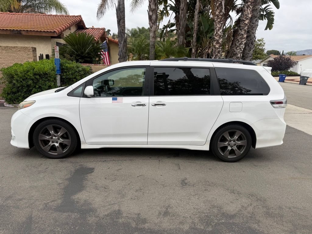 Used 2017 Toyota Sienna SE FWD image 9