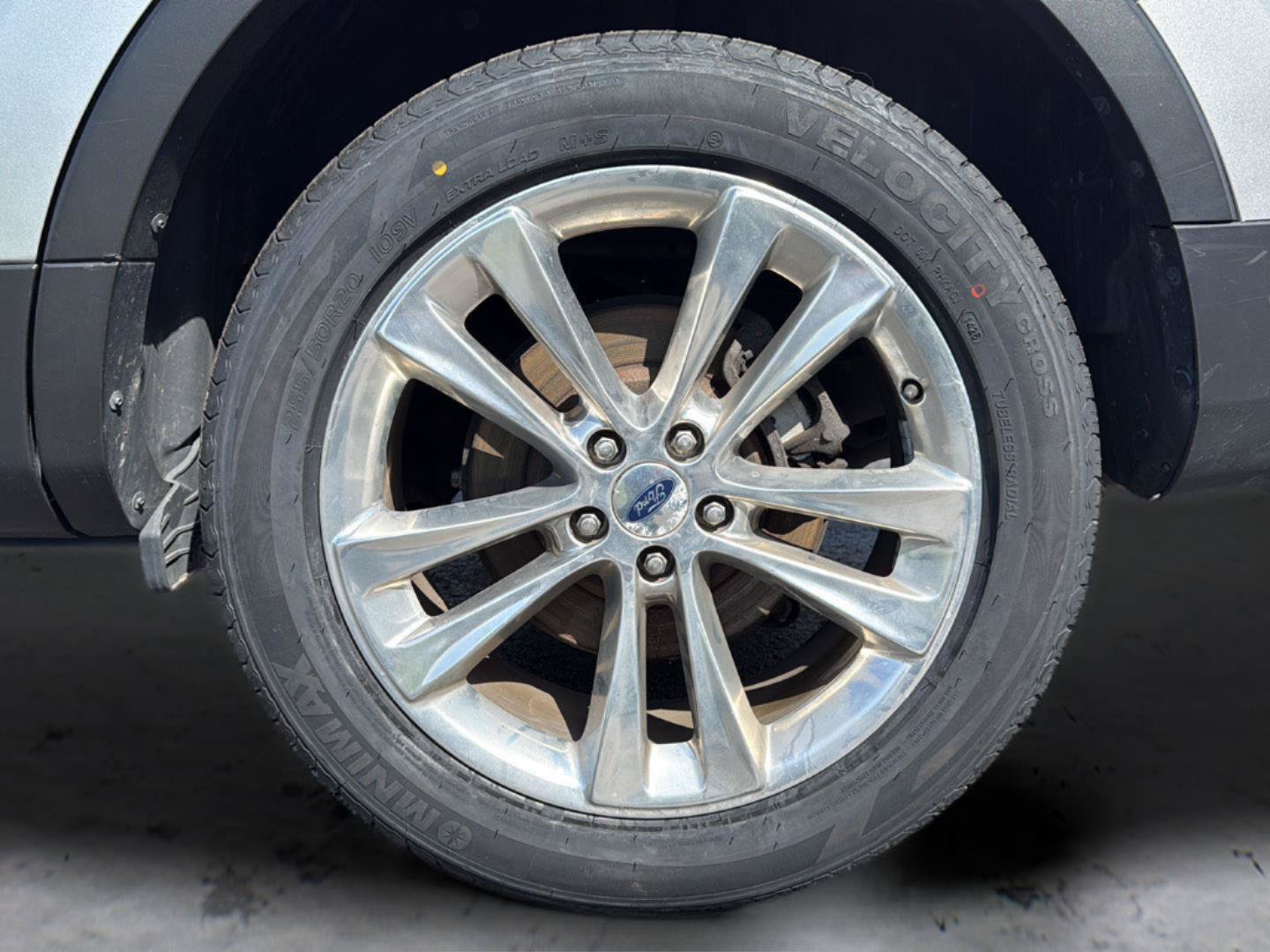 Used 2019 Ford Explorer XLT w/ Equipment Group 202A AWD/4WD image 16