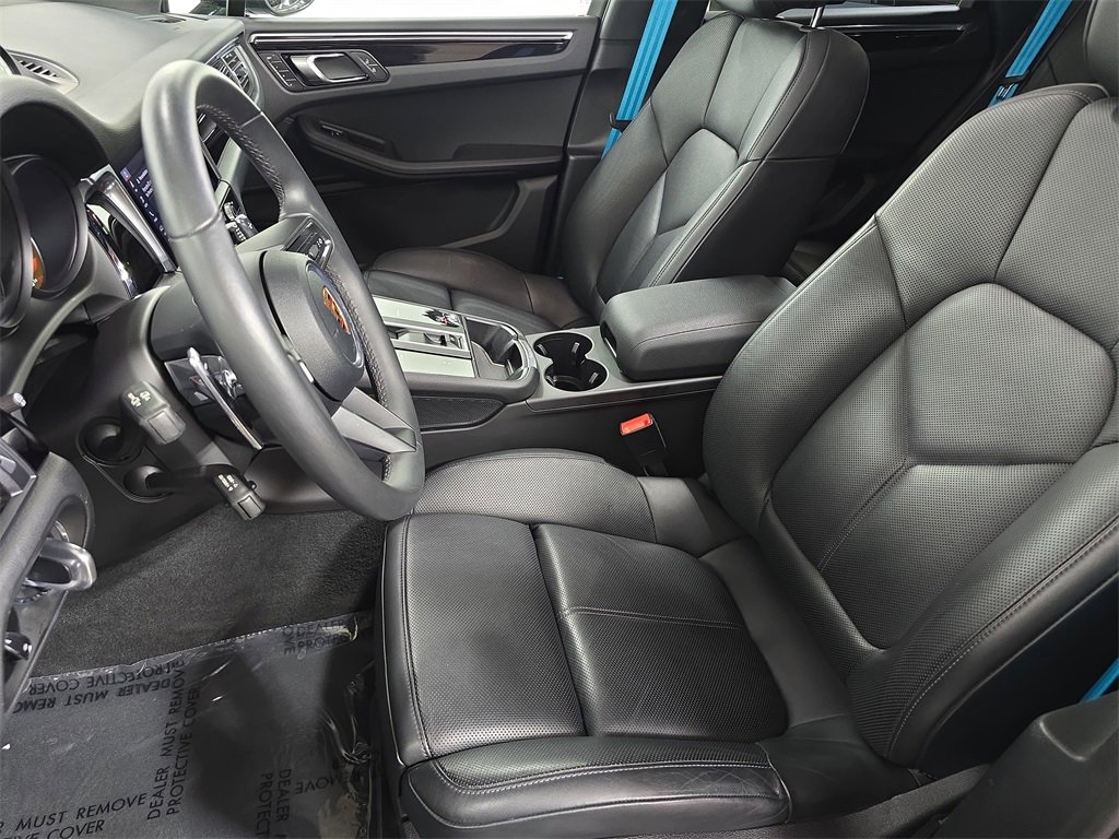 Used 2025 Porsche Macan image 5