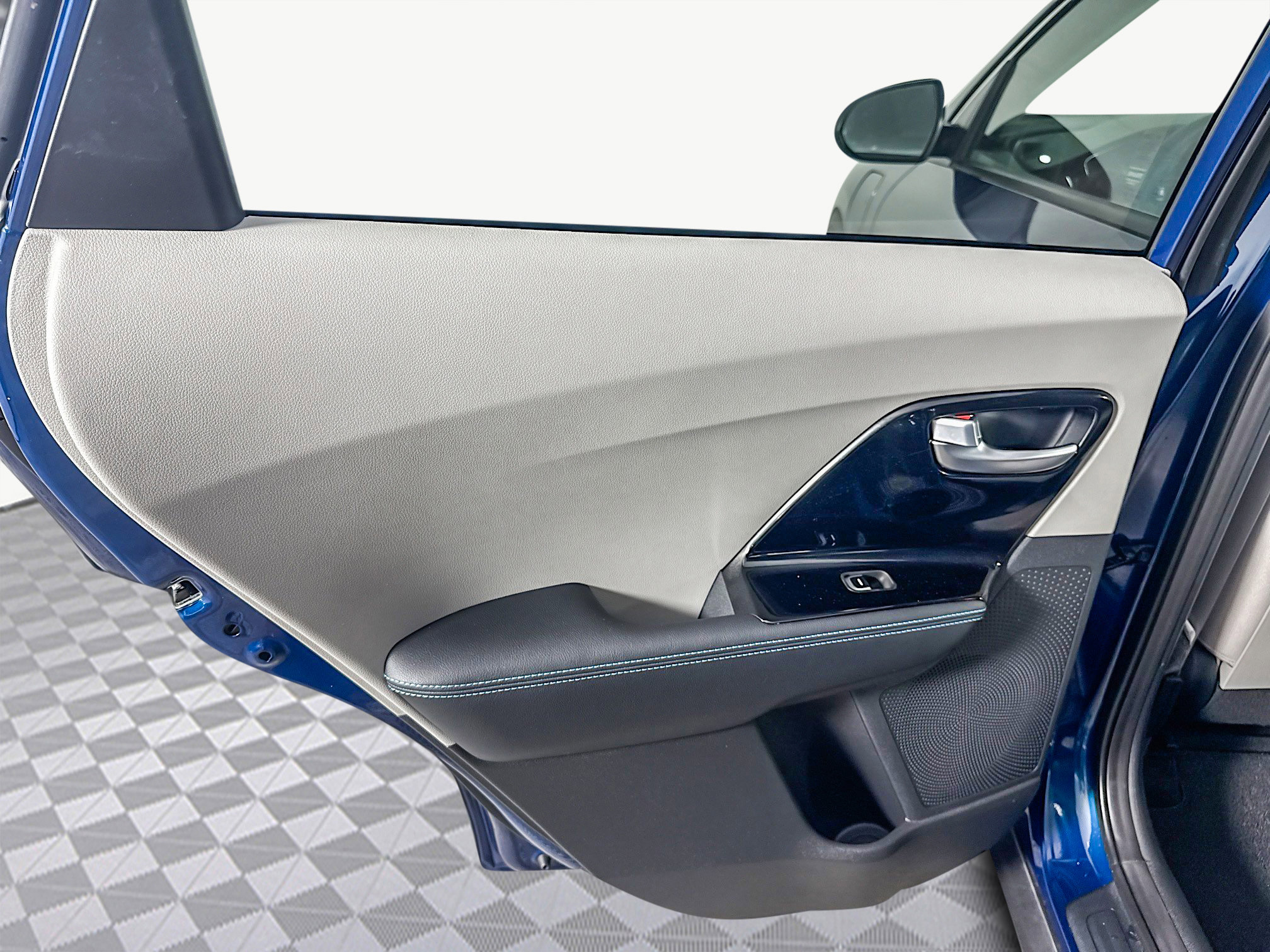 Used 2022 Kia Niro LXS image 26