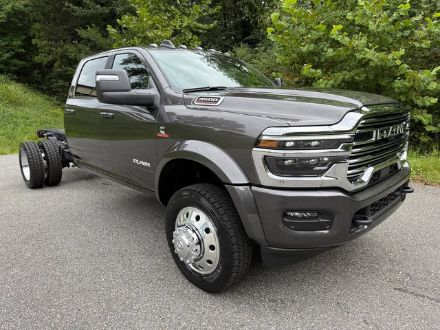 New 2026 RAM 4500 4x4 Crew Cab DRW image 5