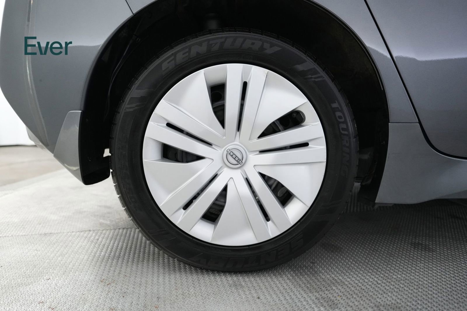 Used 2025 Nissan Leaf S image 22