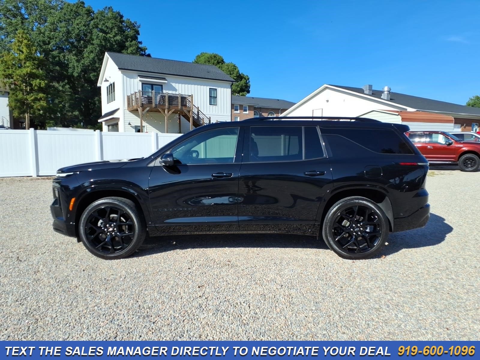 Used 2024 Chevrolet Traverse RS FWD image 4