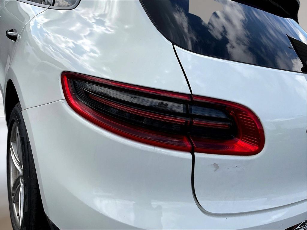 Used 2018 Porsche Macan AWD/4WD image 23