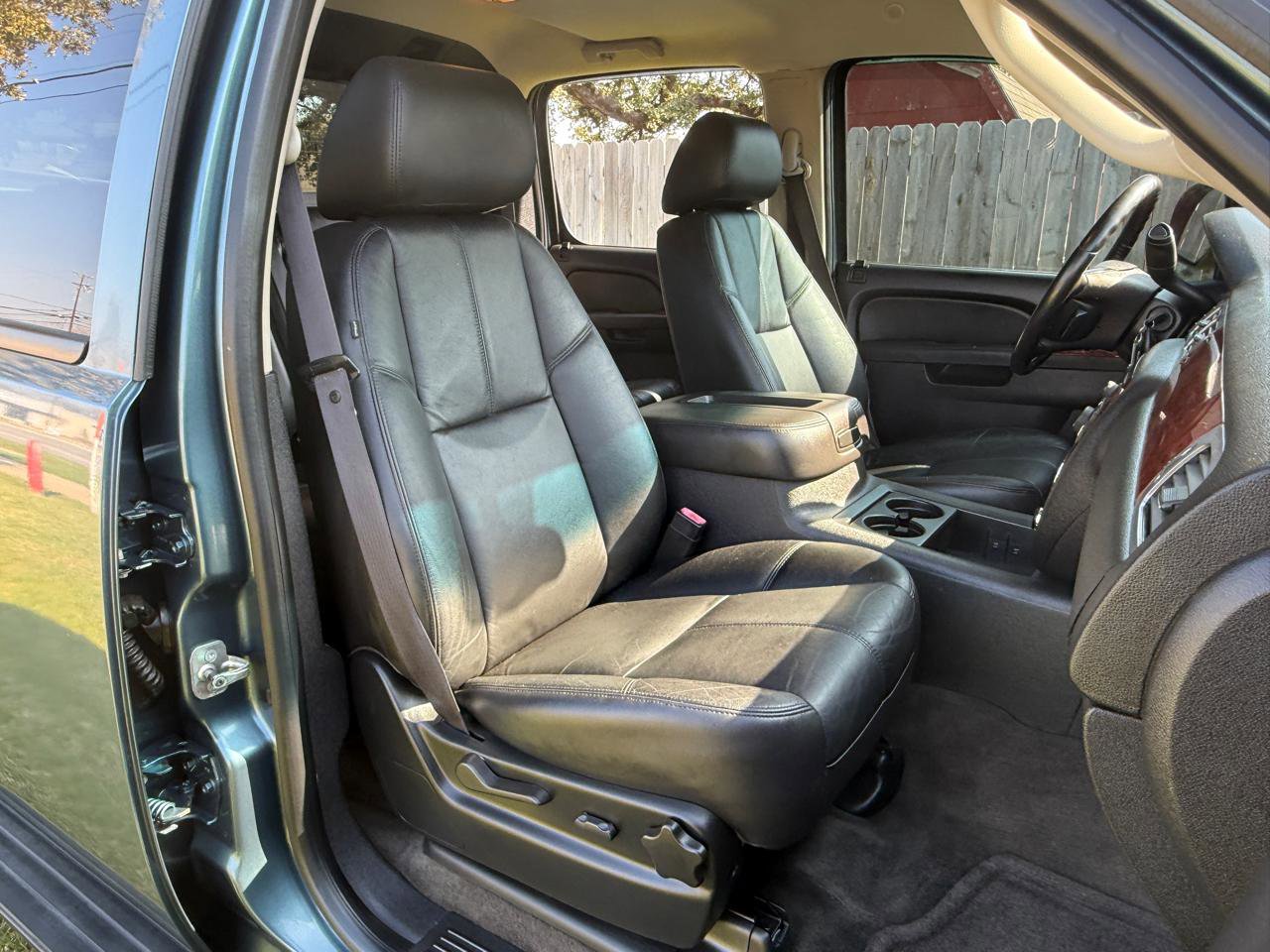 Used 2010 Chevrolet Avalanche LT RWD image 16