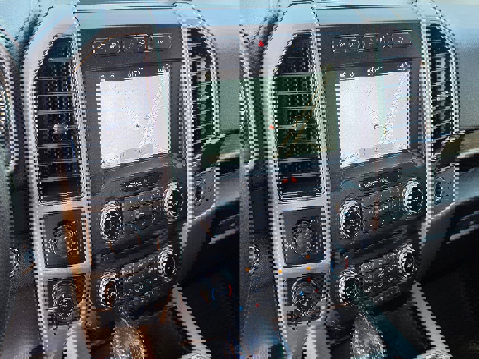 Used 2018 Ford F150 Lariat w/ Equipment Group 502A Luxury image 10